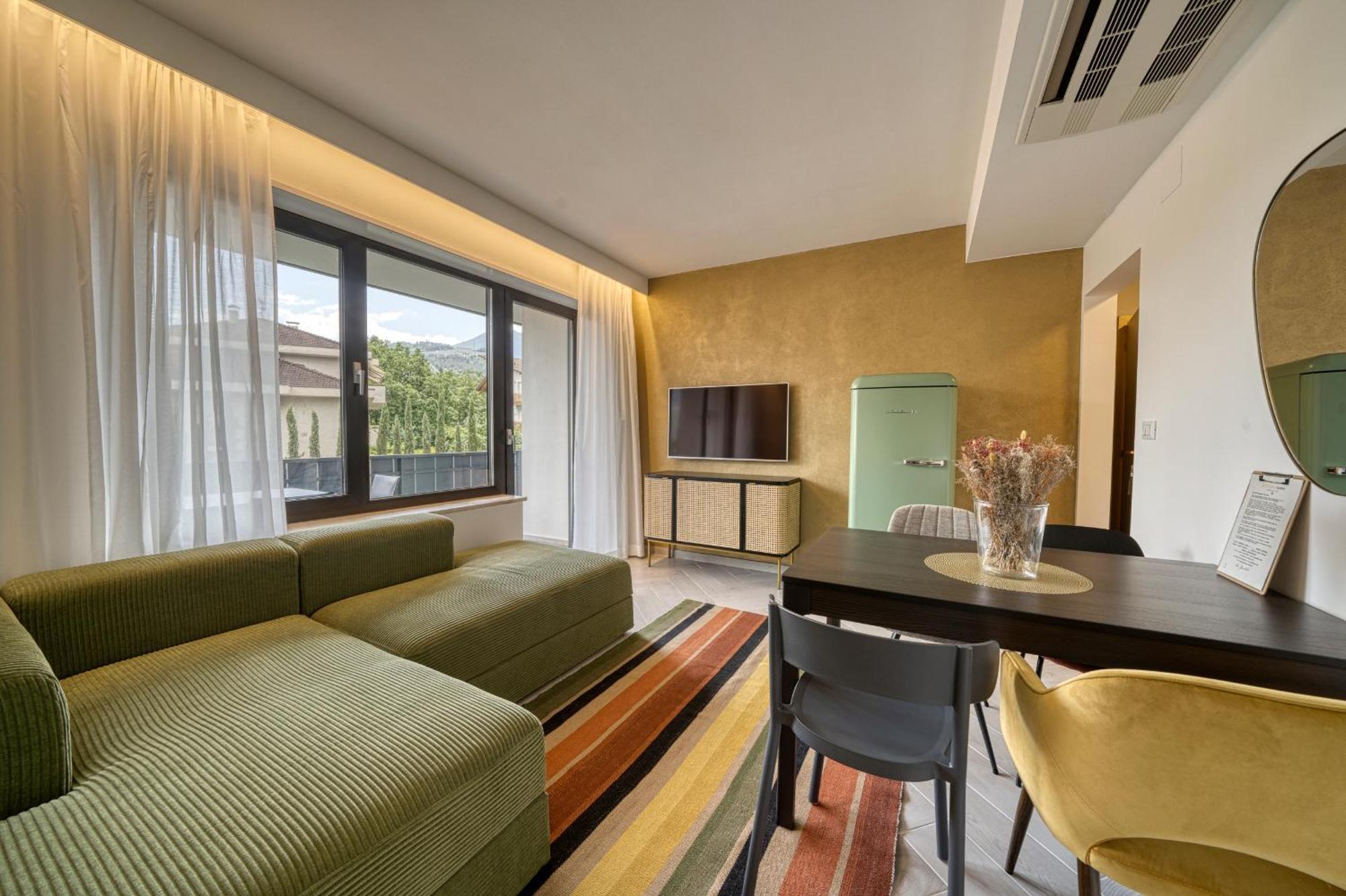 Goldfinger + Suites 拉纳 外观 照片